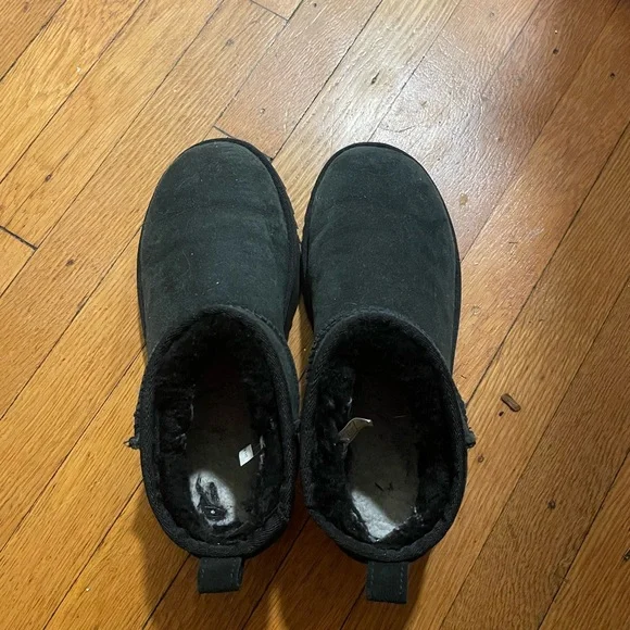 Ultra Mini UGG Size 7 - Picture 3 of 5